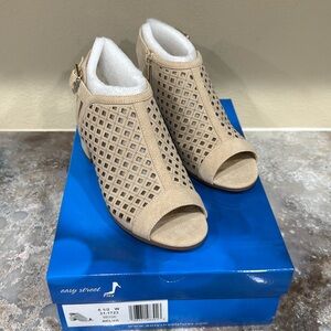 Easy Street Women’s Heels